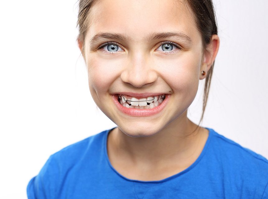kid with a teeth retainer braces