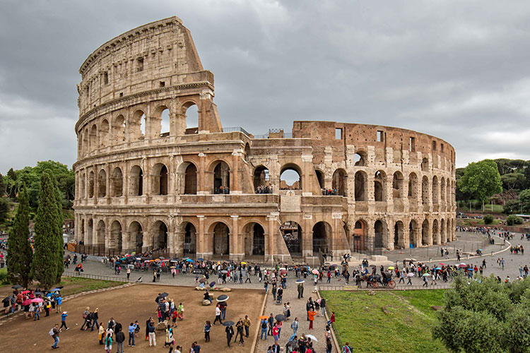 flock of tourists at the Colosseum